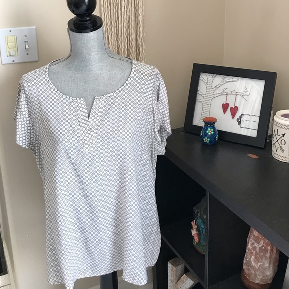 Anne Carson Tops - Anne Carson short sleeved top